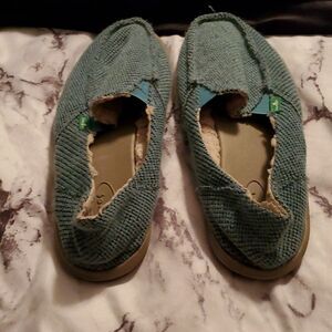 Sanuk slip on size 9
